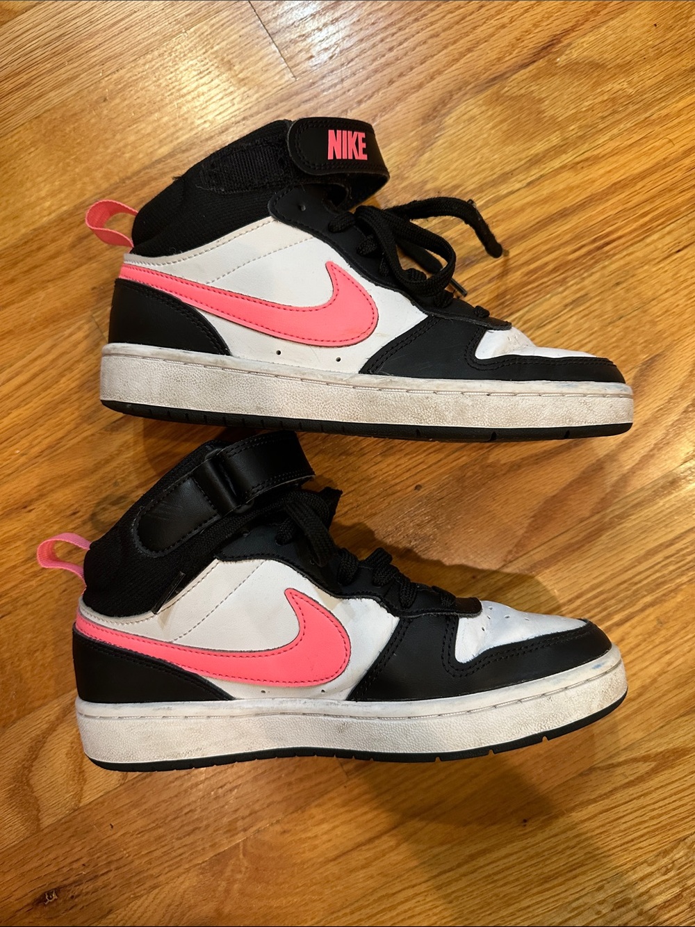 Nike Kids' Mid-Top Sneakers in Black, White & Pink Size 4.5Y.